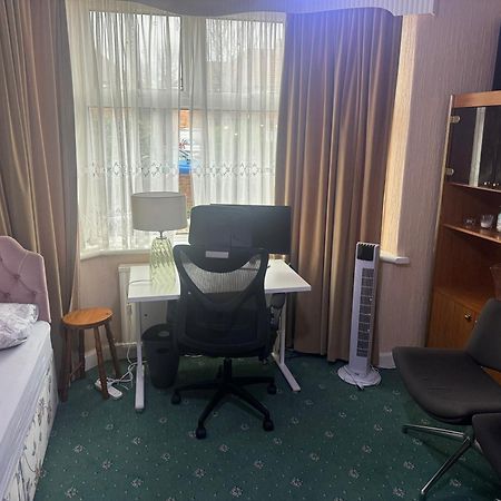 Room Canvey Island エクステリア 写真