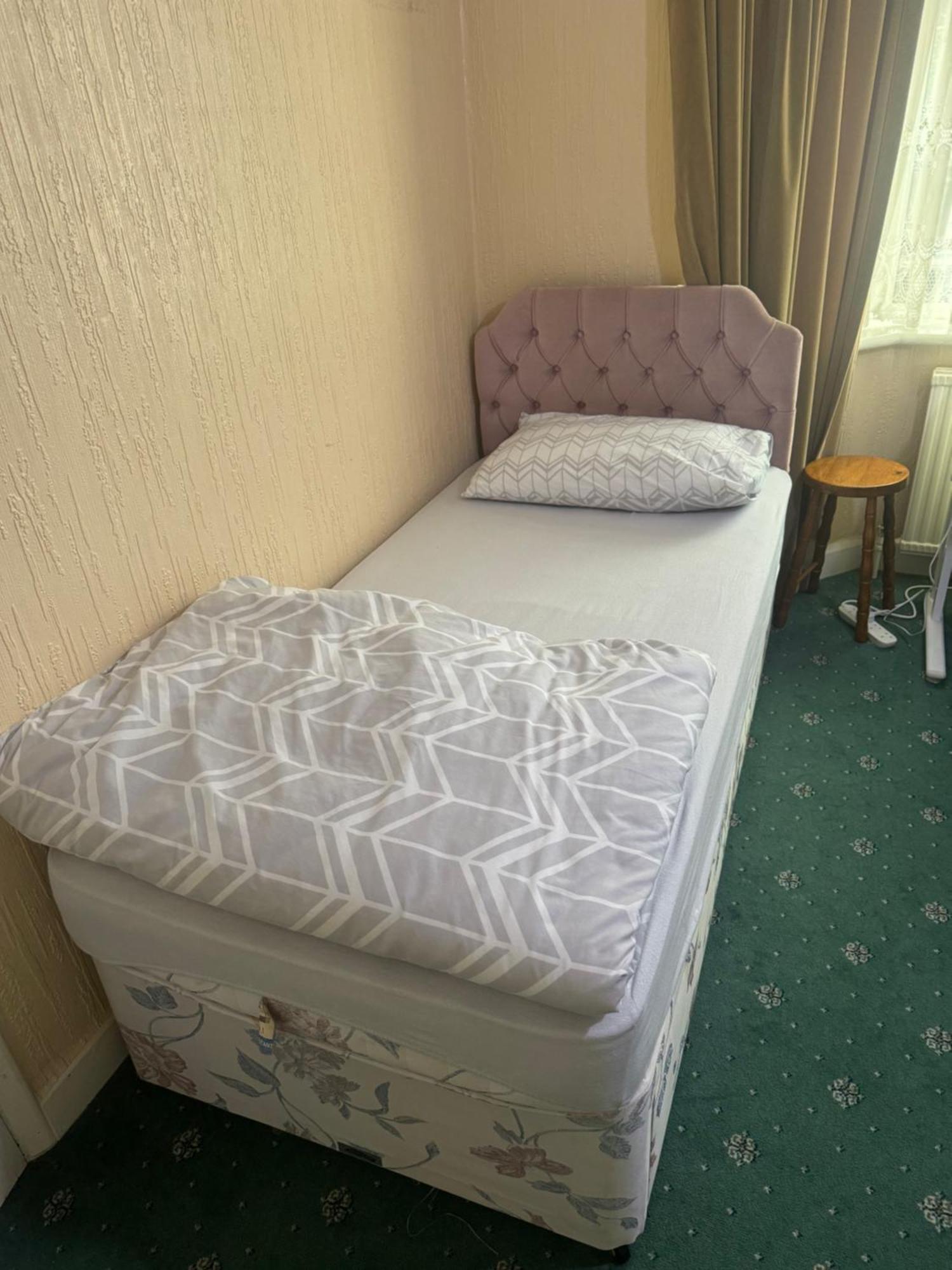 Room Canvey Island エクステリア 写真